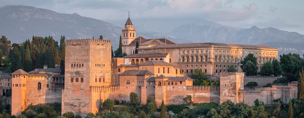 Vistas impresionantes de la Alhambra paseando por el barrio del Albayzin